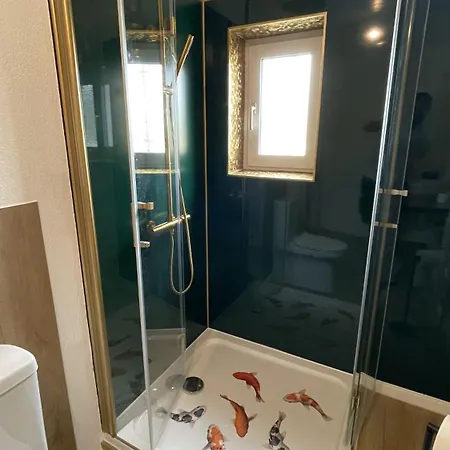 An Der Weinrebe In Mit Garten, 2 Baeder, 2 Schlafzimmer & Kueche - Gratis Parkplaetze