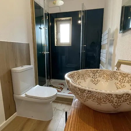 Semesterbostad An Der Weinrebe In Mit Garten, 2 Baeder, 2 Schlafzimmer & Kueche - Gratis Parkplaetze *