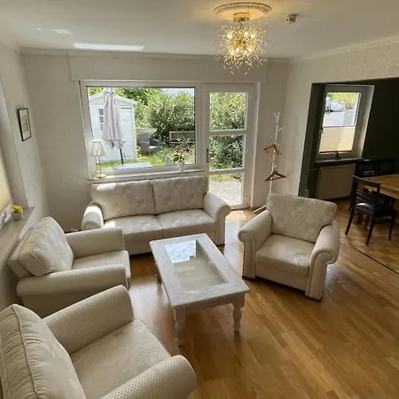 An Der Weinrebe In Mit Garten, 2 Baeder, 2 Schlafzimmer & Kueche - Gratis Parkplaetze Casa de Férias Bad Hersfeld